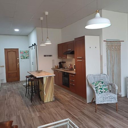 Loft Apartment Иби Екстериор снимка
